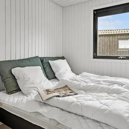3 Bedroom Cozy In Feriehus *